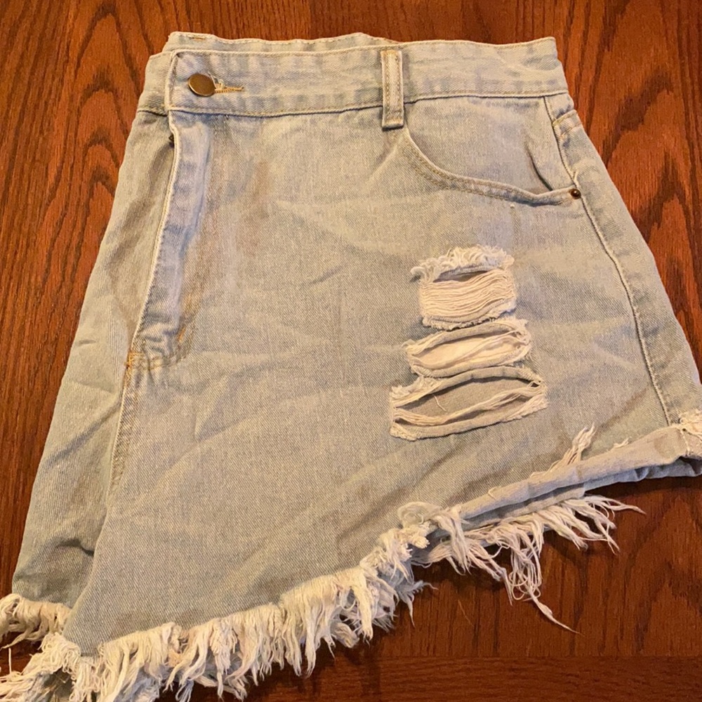Women’s cutoff shorts - Picture 3 of 5